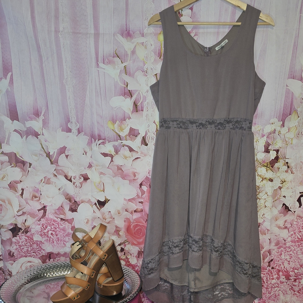 Elegant Lilac Sleeveless Dress
